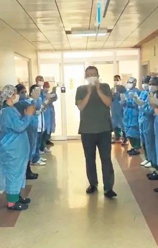 Corona zaferi! Alkışlarla taburcu edildiler...