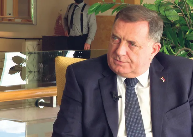bosnali-sirp-lider-dodik-hakkindaki-iddianame-onaylandi-ayrilikci-eylemleri-nedeniyle-yargilanacak-1694513486057.jpg