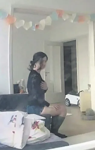 Ünlü kadın televizyoncu gördüklerine inanamadı! Öteki kadın kocası çıktı