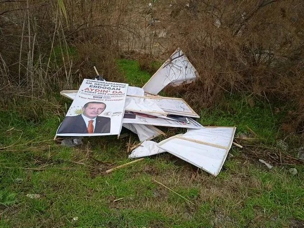 1675444771222.jpeg Aydın'da Başkan Erdoğan'ın afişlerine çirkin saldırı-2
