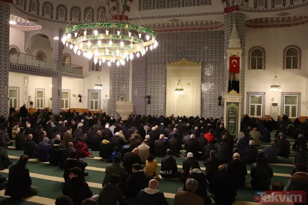 Deprem bölgesinde Miraç Kandili idrak edildi | Eller semaya açıldı! "İnşallah bir daha böyle acılar yaşamayız" - 18