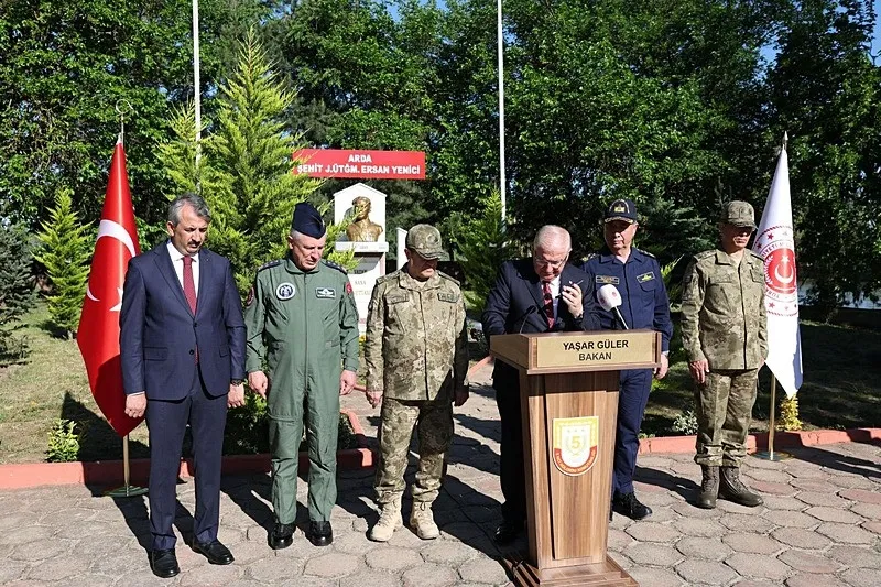 baskan-erdogan-mehmetcikle-bayramlasti-guven-ve-istikrar-ureten-bir-ulkeyiz-1779885942968.jpeg Başkan Erdoğan mehmetçikle bayramlaştı: Güven ve istikrar üreten bir ülkeyiz-3