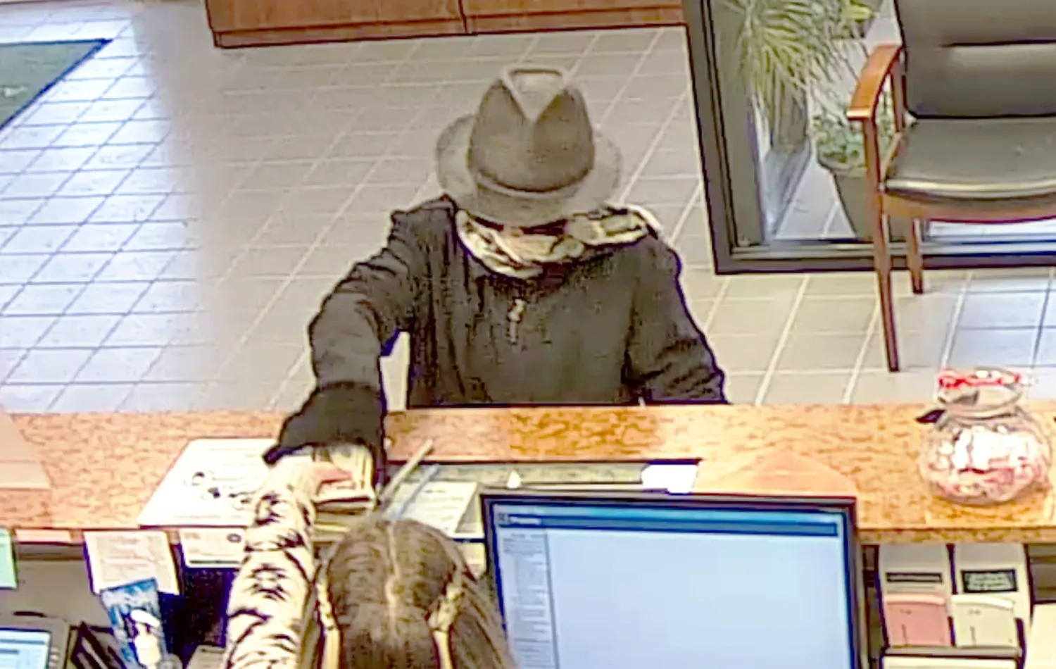 Muzla banka soydu! Akıllara durgunluk veren hırsızlık - 4