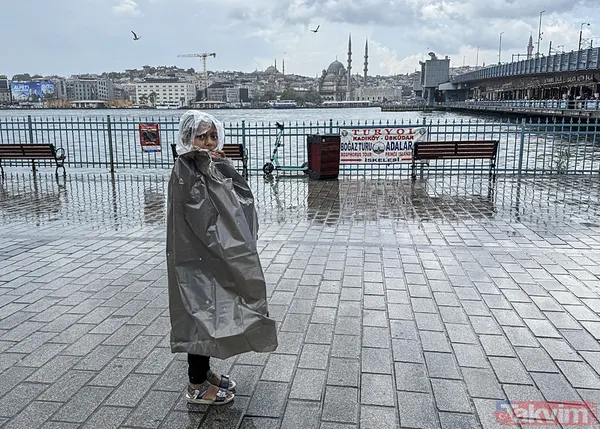 İstanbul'da kısa süreli yağış trafiği vurdu! Araçlar zor ilerledi duraklar doldu... - 12