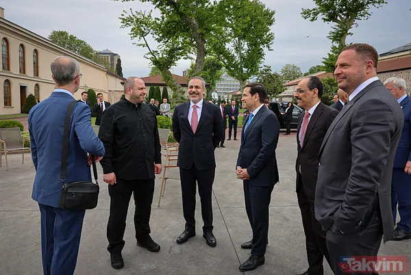 İstanbul'da "barış masası" kuruldu! İşte ekrana yansımayan kareler... - 1