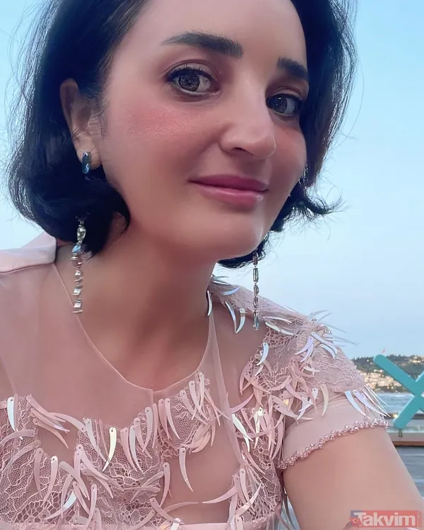 "Kendimi İfade Edebilmek İçin Metanetimi Toplamaya İhtiyacım Vardı" Diyen Atiksoy, Sözlerini Şöyle Sürdürdü: "Dönüştüm Ve Karşınızdayım. Yoğun Bir Tedavi...