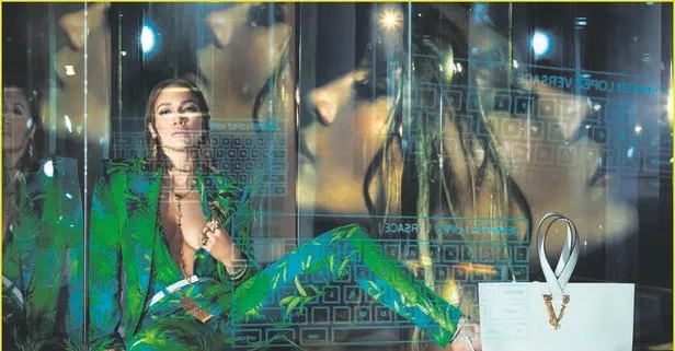 Jennifer Lopez ve Kendall Jenner’den Mert Alaş’ın objektifine cesur pozlar