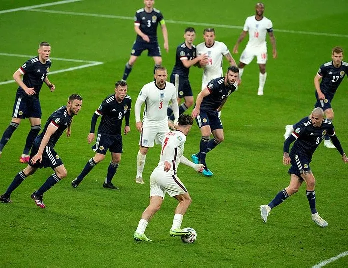 Londra sokaklarında şaşırtan kutlama!