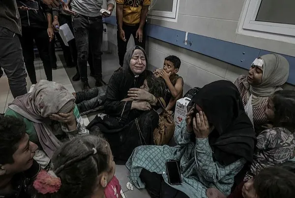 katil-israil-el-ehli-baptist-hastanesini-hedef-aldi-cok-sayida-sivil-sehit-oldu-iste-vahsetin-kan-donduran-gor-1697569925031.jpeg CANLI TAKİP | Katil İsrail El-Ehli Baptist Hastanesi'nden sonra bir okulu hedef aldı-5