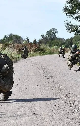 Hudut Kartalları göz açtırmıyor! 4'ü FETÖ 4'ü PKK mensubu terörist sınırda yakalandı