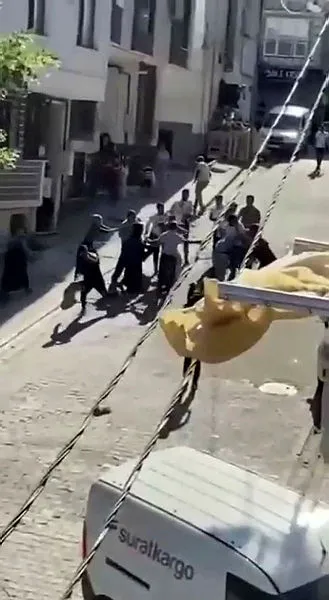 Esenyurt'ta ortalık savaş alanına döndü! Ev sahibi ve kiracı birbirine girdi