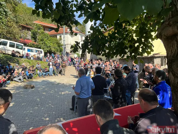 SON DAKİKA: Amasra Bartın'da maden faciasında hayatlarını kaybeden işçiler son yolculuğuna uğurlanıyor - 25