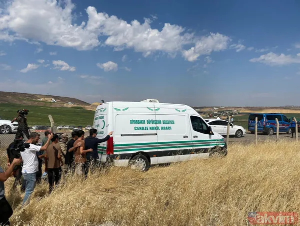 Narin Güran ağıtlarla son yolculuğuna uğurlandı! Minik bedeni bu mezara defnedildi | Yürek burkan 'gelinlik' detayı - 13