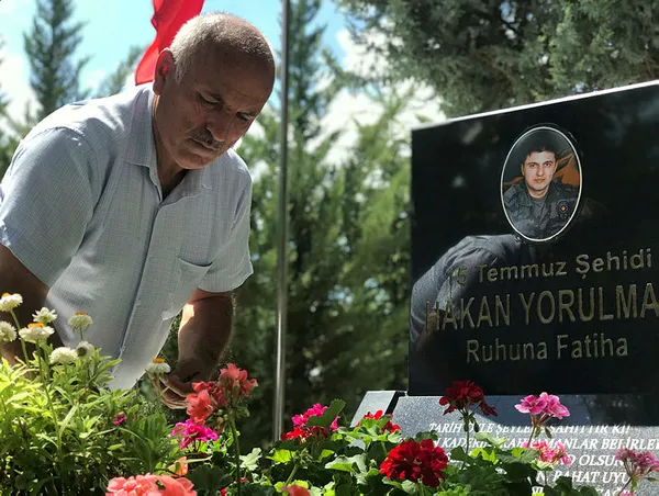 15-temmuzda-bombalanarak-sehit-olan-poh-hakan-yorulmazin-babasi-fetoculer-hainliklerinden-vazgecmis-degiller-1594729531992.jpg