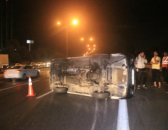 Kağıthane’de minibüs takla attı: Yaralılar var