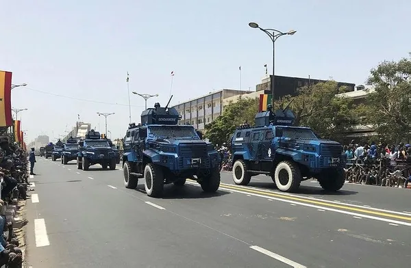Senegal Cumhurbaşkanı'nı Türk zırhlıları korudu-6