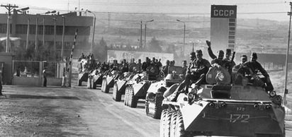 Sovyetler Birliği'nin Afganistan'da dokuz yıl süren askeri varlığı, son Sovyet birliklerinin çekilmesiyle sona erdi.