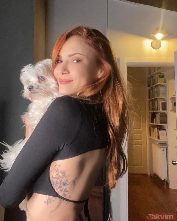 Mine Tugay siyah mayosuyla ortalığı yıktı geçti! İlişkisini tek bir fotoğrafla özetleyen Mine’ye bakın havuz pozuyla çok konuşuldu - 9