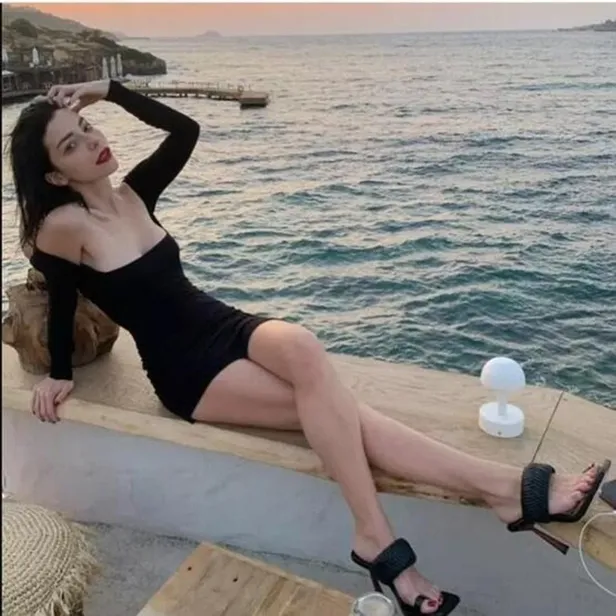 25-ayda-8-kilo-verdiren-merve-bolugur-diyeti-36lik-oyuncu-45-dakikada-isi-cozdu-7-gun-boyunca-durmadan-1700307668221.jpg Merve Boluğur'a 2.5 ayda 8 kilo verdiren diyet! 36'lık oyuncu 45 dakikada işi çözdü! "7 gün boyunca durmadan..."-3