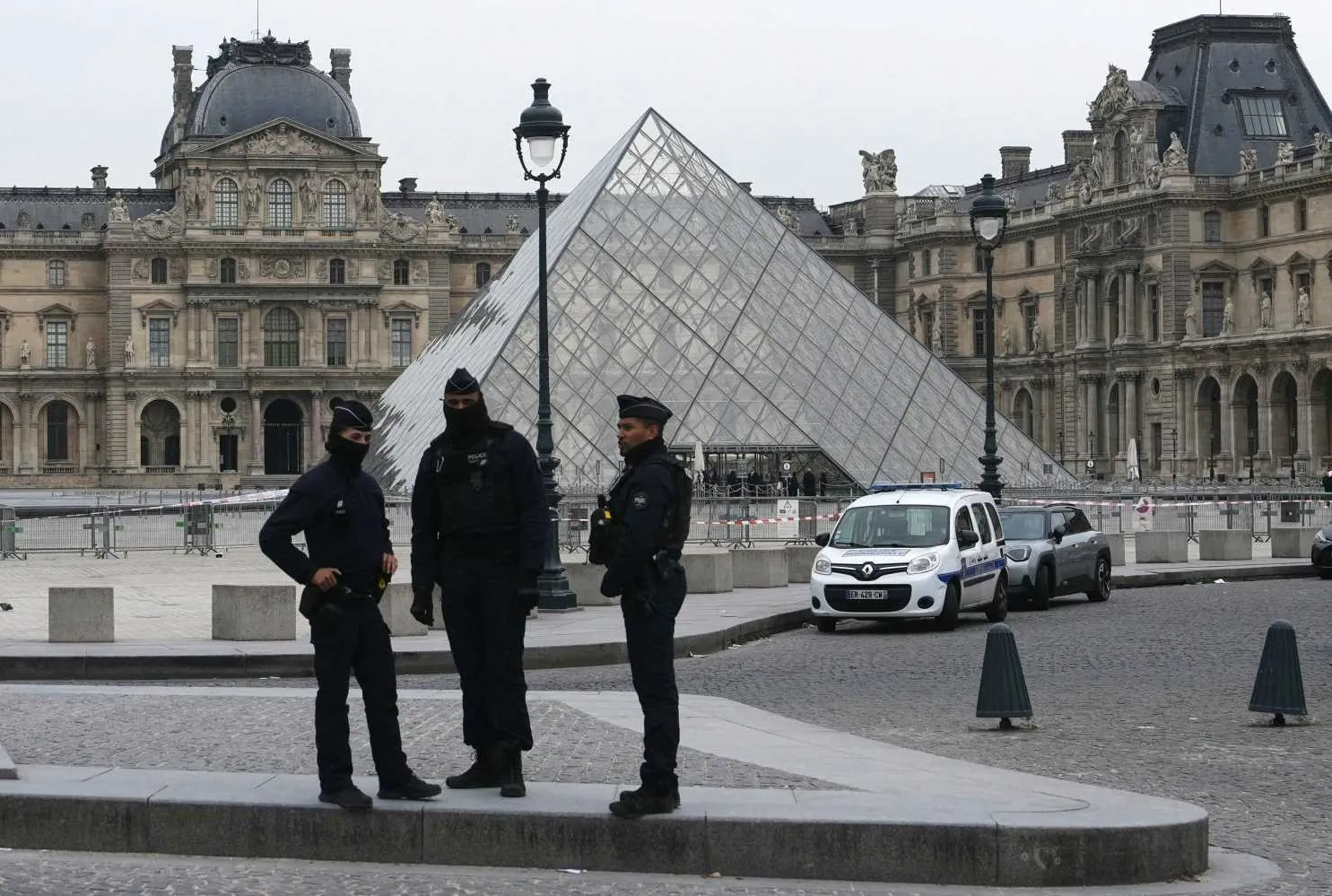 Louvre soygununda Pembe Panter detayı!
