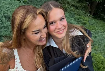 Pınar Altuğ ve Yağmur Atacan çiftinin mutlu günü! Kızları Su mezun oldu: 12 sene önce minnacıktın