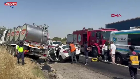 Otomobil süt kamyonu ile çarpıştı: 4 ölü
