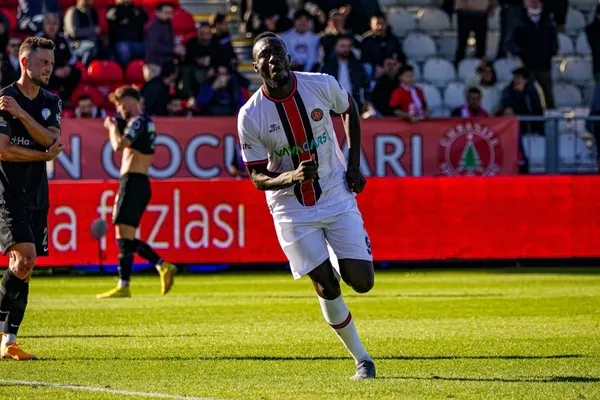 Fatih Karagümrük deplasmanda 3 puanı 3 golle aldı-10
