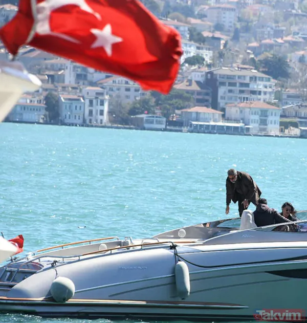 Sosyetik kasap Nusret Gökçe corona virüs kurallarını hiçe saydı! Önce koştu, sonra tekne turu yaptı - 8