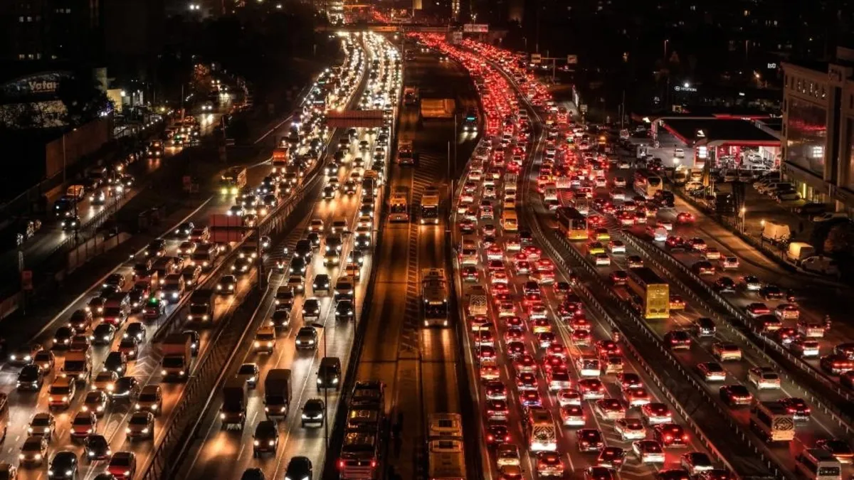 İstanbul'dan yine trafik manzarası! Yoğunluk 3 gündür yüzde 80’in altına inmedi