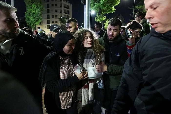 1701314592646.jpeg İsrail ile Hamas arasındaki 6'ncı esir takası tamamlandı! Serbest bırakılanlar arasında Filistin'in cesur kızı Ahed Tamimi de var-4