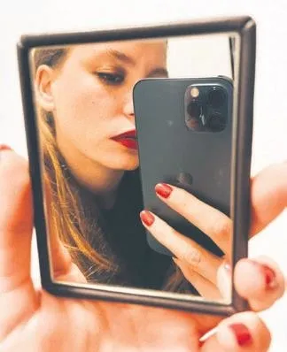 ayna-ayna-soyle-bana-1608414483346.jpeg Serenay Sarıkaya'dan ayna pozu-2