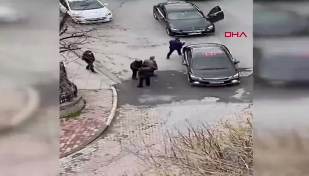 İstanbul'da sokak ortasında kadına şiddet