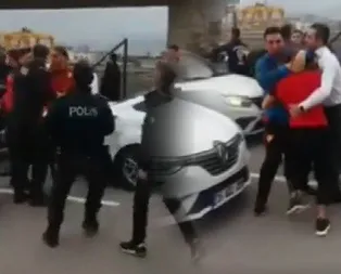 İzmirde Göztepeli futbolcu ve taraftarlar arasında kavga çıktı!