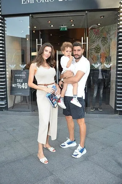 sen-bir-canavarsin-1644014007346.jpeg Eski futbolcu Özer Hurmacı eşi Mihriban Hurmacı'yı öldüresiye dövdü! "Sen tam bir canavarsın"-2