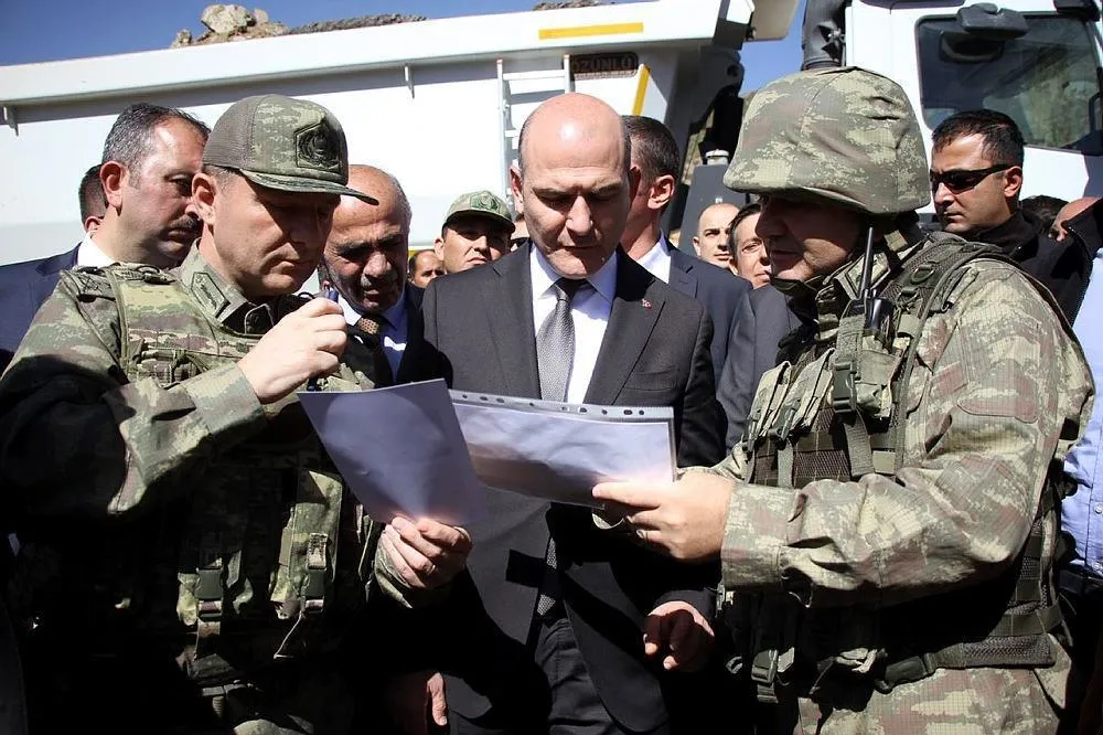 İçişleri Bakanı Soylu Şemdinli'de-6