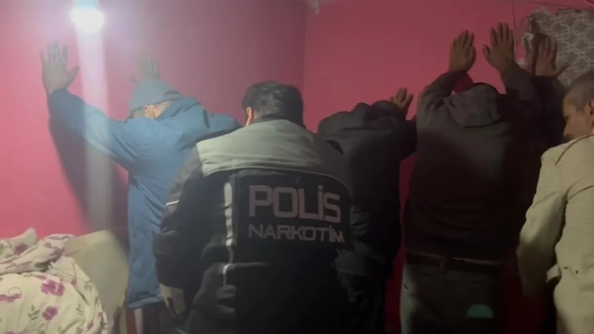 Adana’da narkotim ekiplerinden metruk binalara uygulama