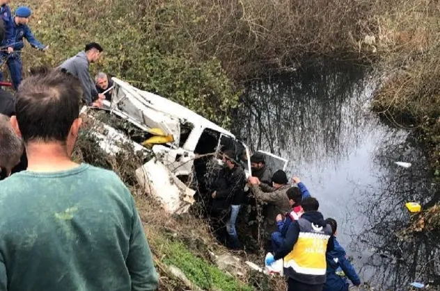 Son dakika: Karabük'te facia! Otomobil dereye uçtu: 4 ölü, 1 yaralı!