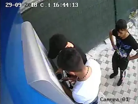 ATM'de bu tuzağa dikkat! Sadece iğne deliği büyüklüğünde...-1