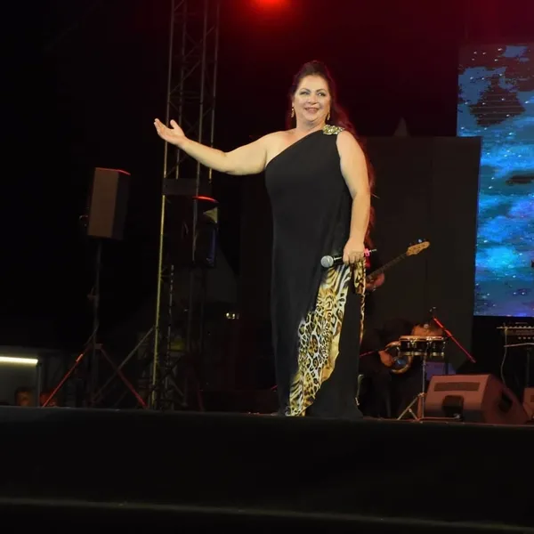 girtlak-kanserine-yakalanan-sarkici-tudanya-sesini-kaybetti-1627149806492.jpg Gırtlak kanserine yakalanan şarkıcı Tüdanya sesini kaybetti!-4