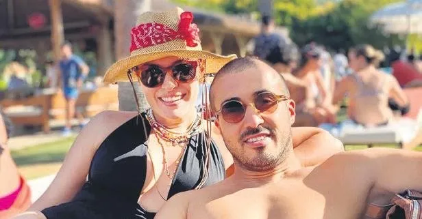 Sempatik oyuncu Ezgi Mola sevgilisi Mustafa Aksakallı ile plaj keyfi yaptı