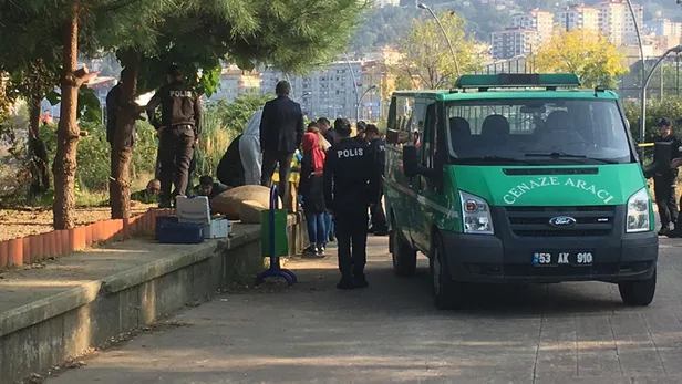 rizede-kaybolan-kaandan-cok-aci-haber-parkta-olu-bulundu-1572038154682.jpg Rize'de kaybolan Kaan'dan çok acı haber! Parkta ölü bulundu-2