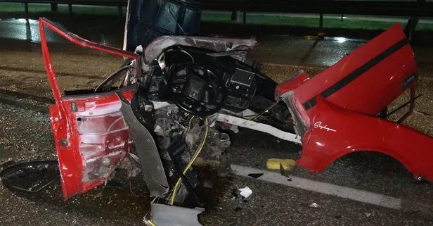 Kazada ikiye bölünen otomobilin sürücüsü hayatını kaybetti