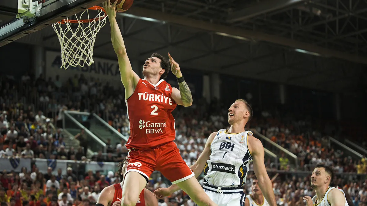12 Dev Adam'dan 5'te 5!'le 2. tur! Türkiye Bosna Hersek'i 82-75 yendi