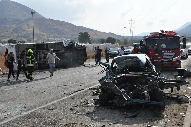 Mersin'de zincirleme kaza! Otobüs karşı şeride geçti: 2 ölü, 35 yaralı-6