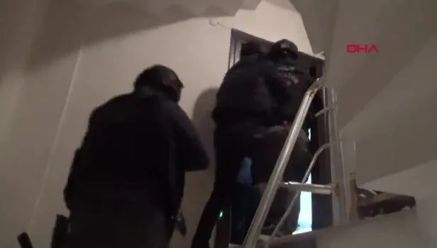 Canlı bomba böyle yakalandı! İstanbul Küçükçekmece'deki Deaşlı canlı bombaya operasyon anı görüntüsü