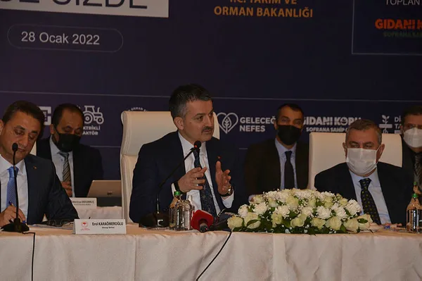 bakan-pakdemirli-hazineye-ait-tarim-arazilerini-kiralayan-vatandaslarin-kira-artisini-yuzde-22den-9a-indirdik-1643367927631.jpg Bakan Pakdemirli: Hazine'ye ait tarım arazilerini kiralayan vatandaşların kira artışını yüzde 22’den 9’a indirdik-4