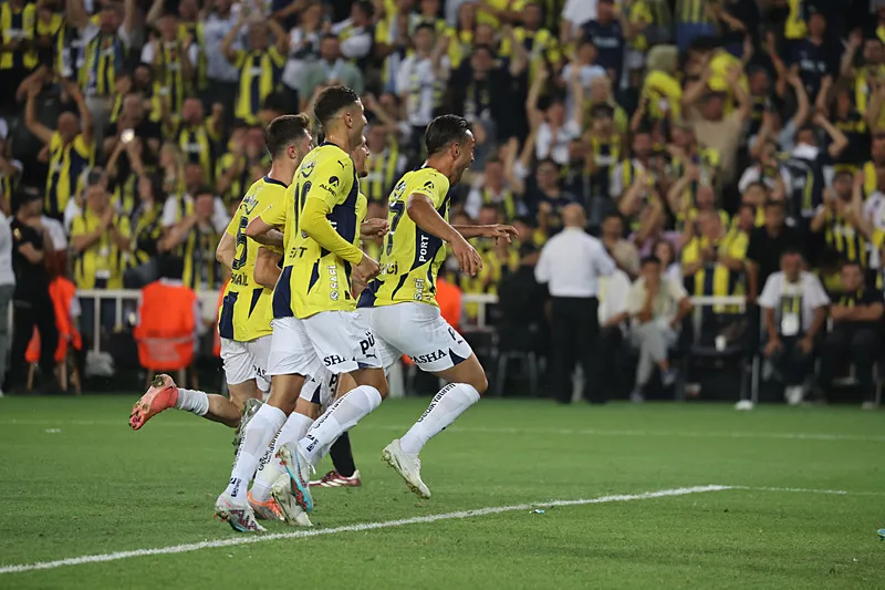 Spor yazarları Fenerbahçe - Lugano maçını değerlendirdi! 2 yıldıza büyük övgü - 17