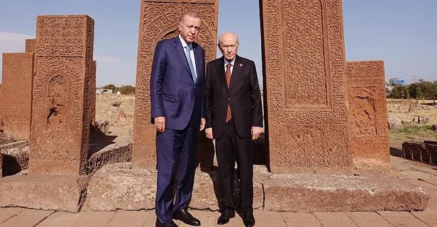 Başkan Recep Tayyip Erdoğan, Ahlat Selçuklu Mezarlığı’nı ziyaret etti