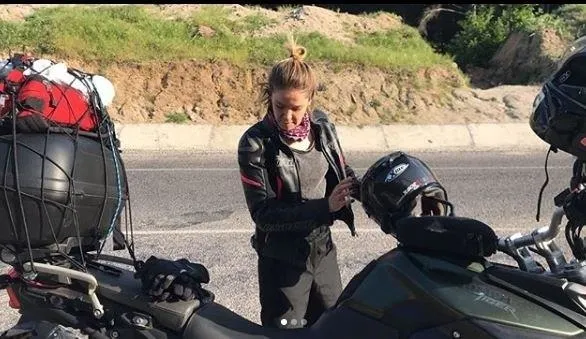 Burcu Biricik ve eşi Emre Yetkin kaza geçirdi-1