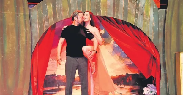 Azra Akın yıllar sonra sahnede